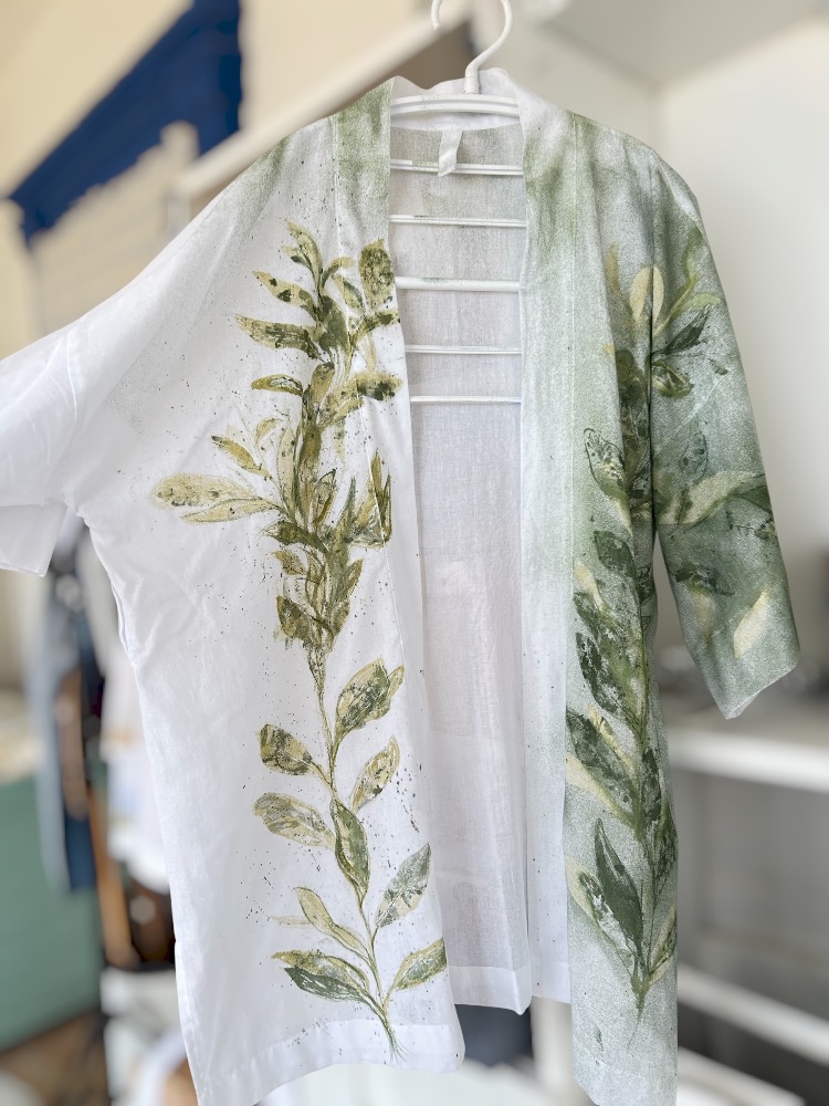 Kimono, hand-painted • green leaves