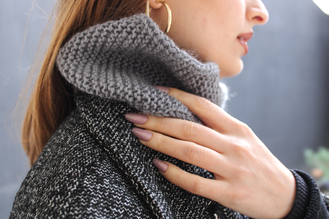 Örgü Gri Kruvasan Şal/ Knitted Croissant Wrap – Grey