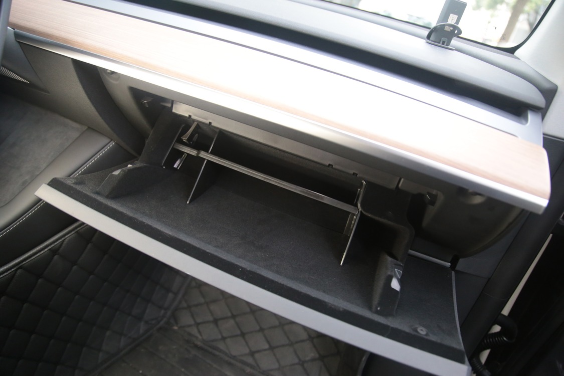 Tesla Model Y Torpido Gözü Bölmeli Çok Amaçlı Düzenleyici SİYAH