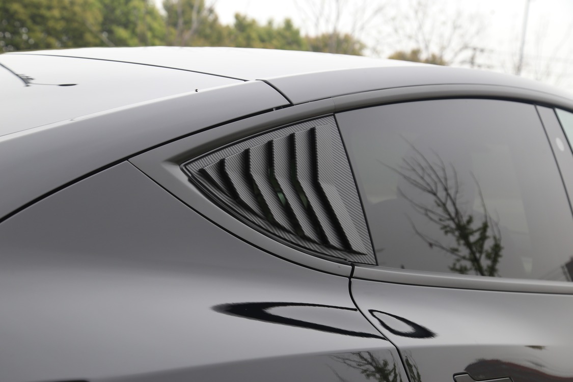 Tesla Model Y Yan Kelebek Camı Kapağı Karbon Kaplama