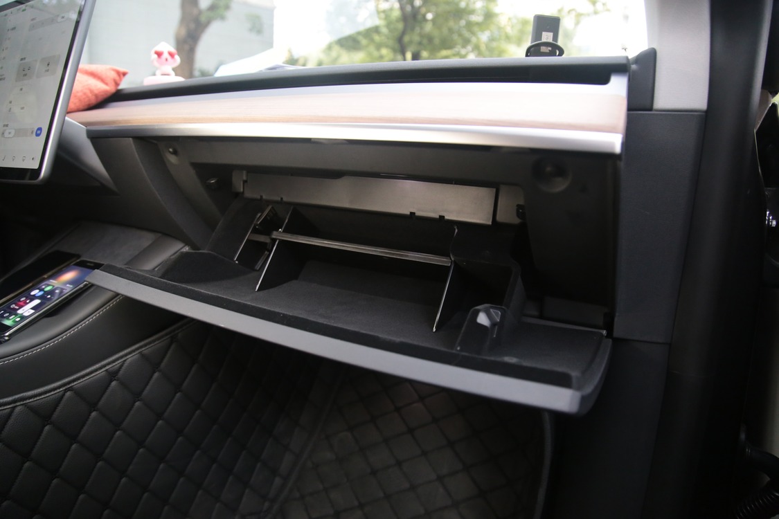Tesla Model Y Torpido Gözü Bölmeli Çok Amaçlı Düzenleyici SİYAH