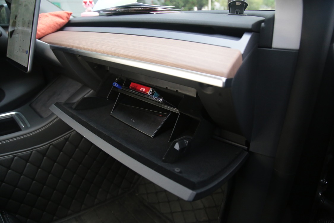 Tesla Model Y Torpido Gözü Bölmeli Çok Amaçlı Düzenleyici SİYAH