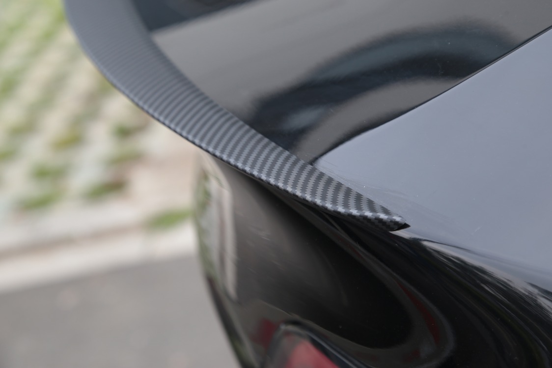 Tesla Model Y Arka Tampon Orijinal Tip Spoyleri Mat Karbon, Siyah Renk