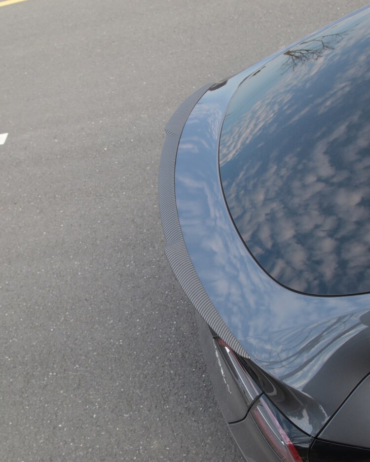 Tesla Model Y Arka Tampon İnce Spor Tip Spoyleri Mat Karbon, Siyah Renk