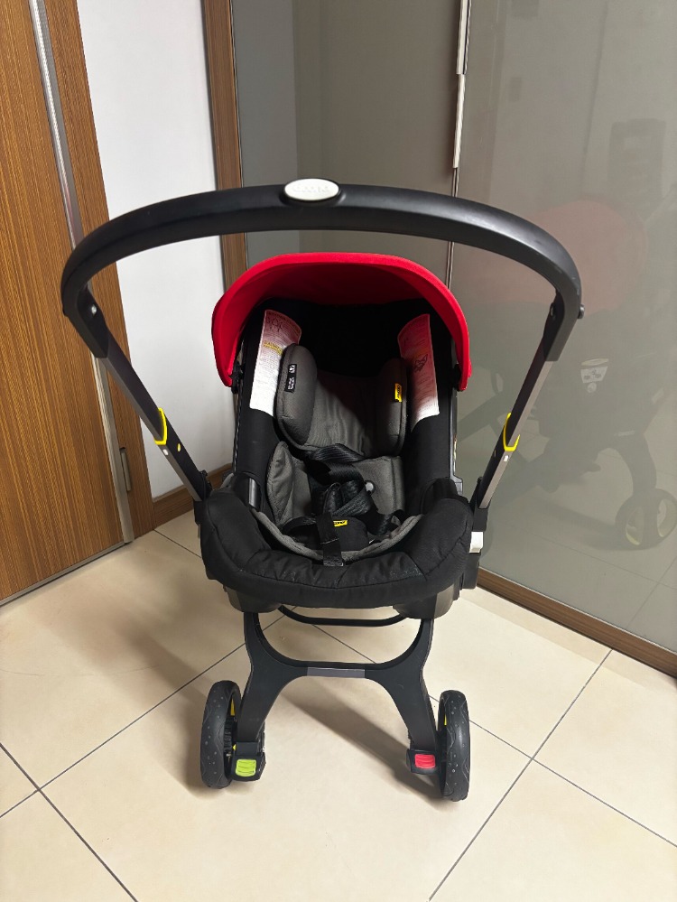 Kırmızı Doona Bebek Arabası