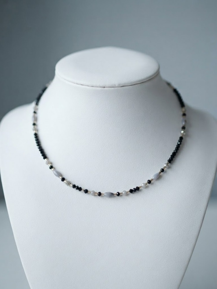 Siyah Kristal & Gri Sedef Choker Kolye