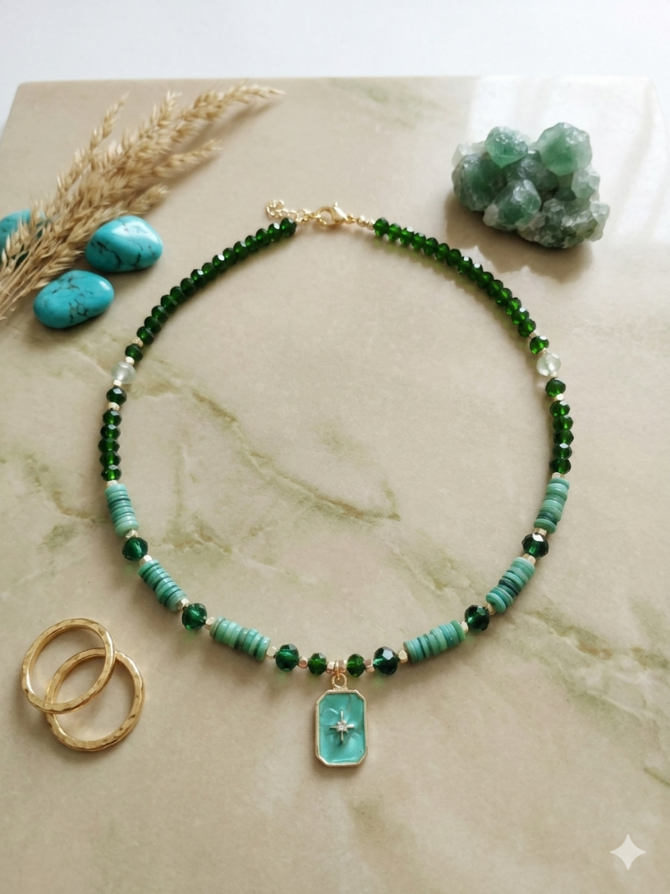 Bohem Stil Yeşil Doğal Sedef Ve Işıltılı Kristal Taşlı Gold Uçlu Kolye