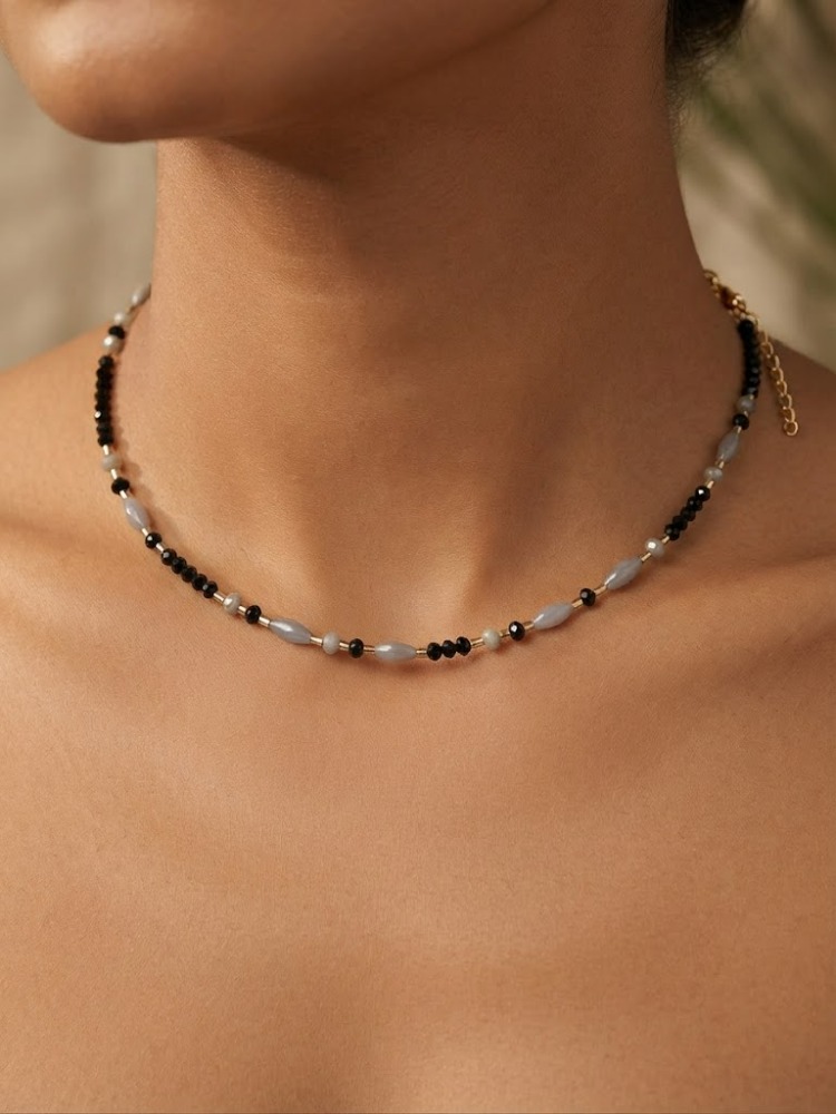 Siyah Kristal & Gri Sedef Choker Kolye