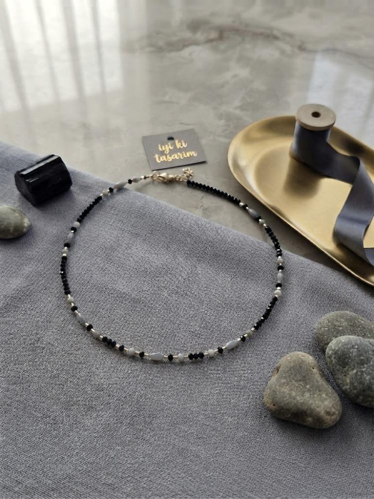 Siyah Kristal & Gri Sedef Choker Kolye