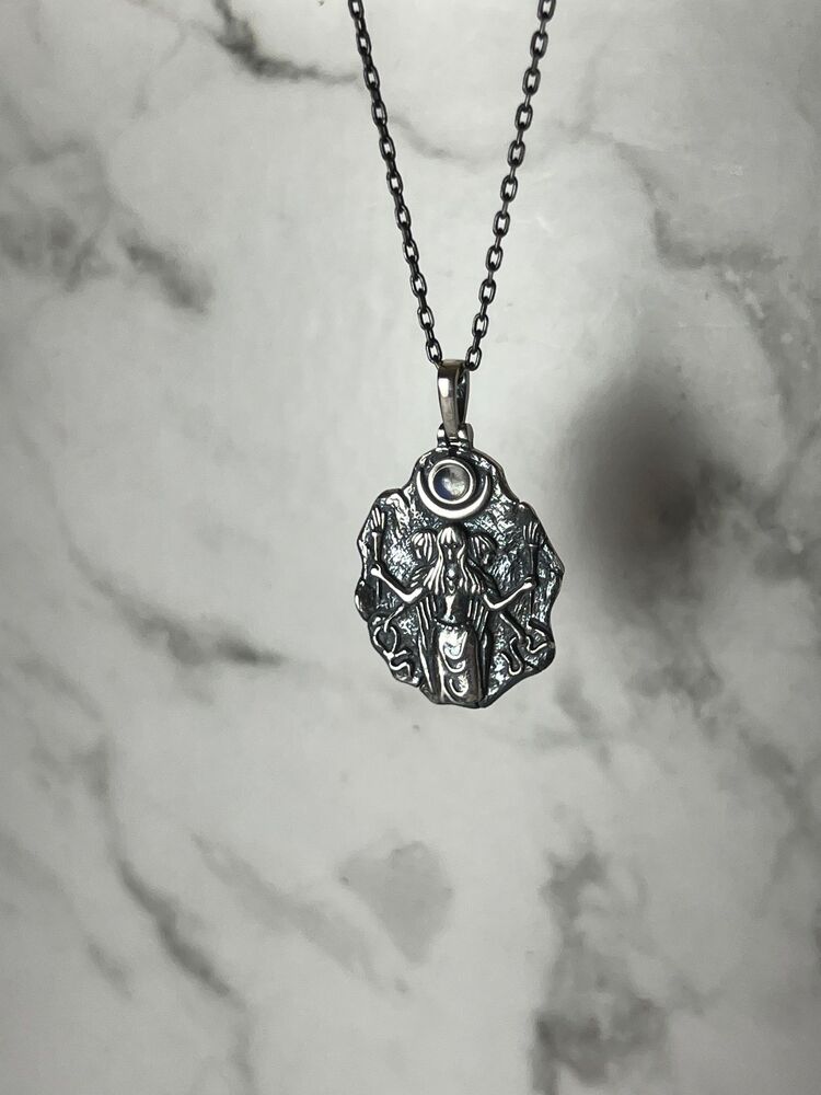 hecate kolye
