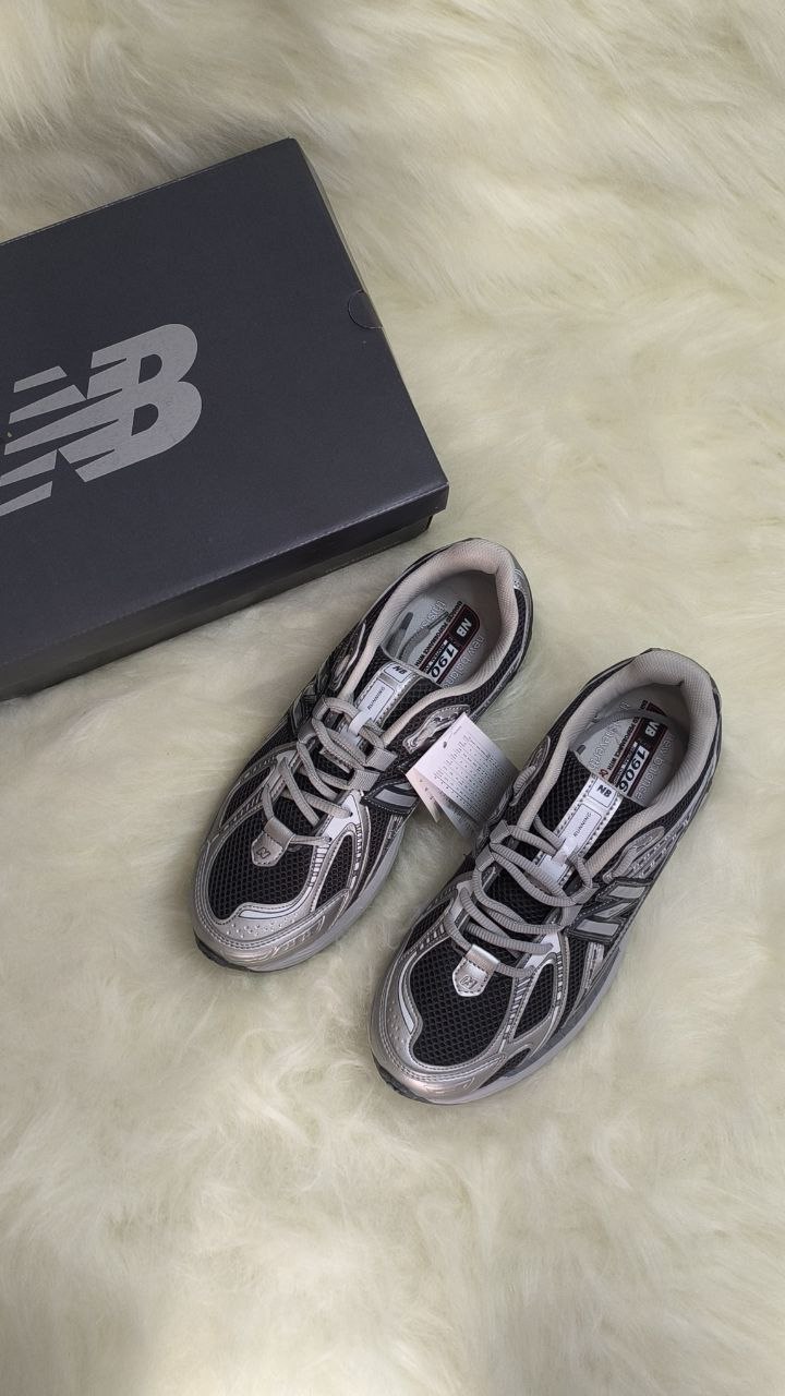 NEW BALANCE 1906 GREY