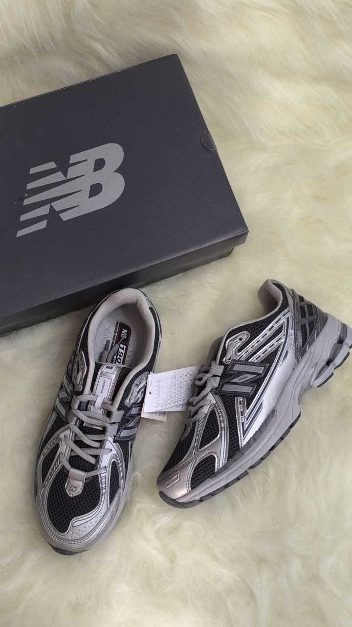 NEW BALANCE 1906 GREY