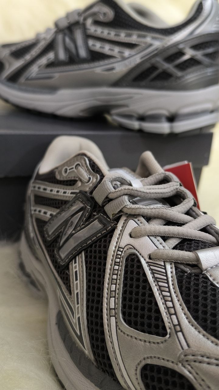 NEW BALANCE 1906 GREY