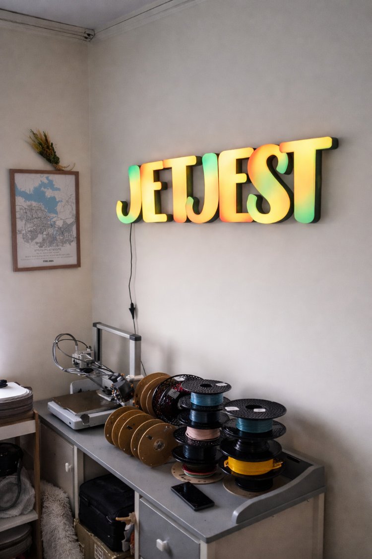 300yedek parca ARGB LED’li Dekoratif İsim Kutusu – Kişiye Özel Hediye & Ev Dekoru