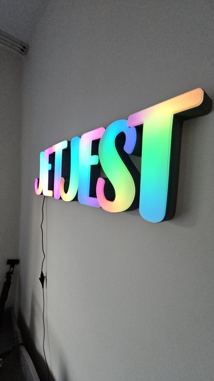 300yedek parca ARGB LED’li Dekoratif İsim Kutusu – Kişiye Özel Hediye & Ev Dekoru