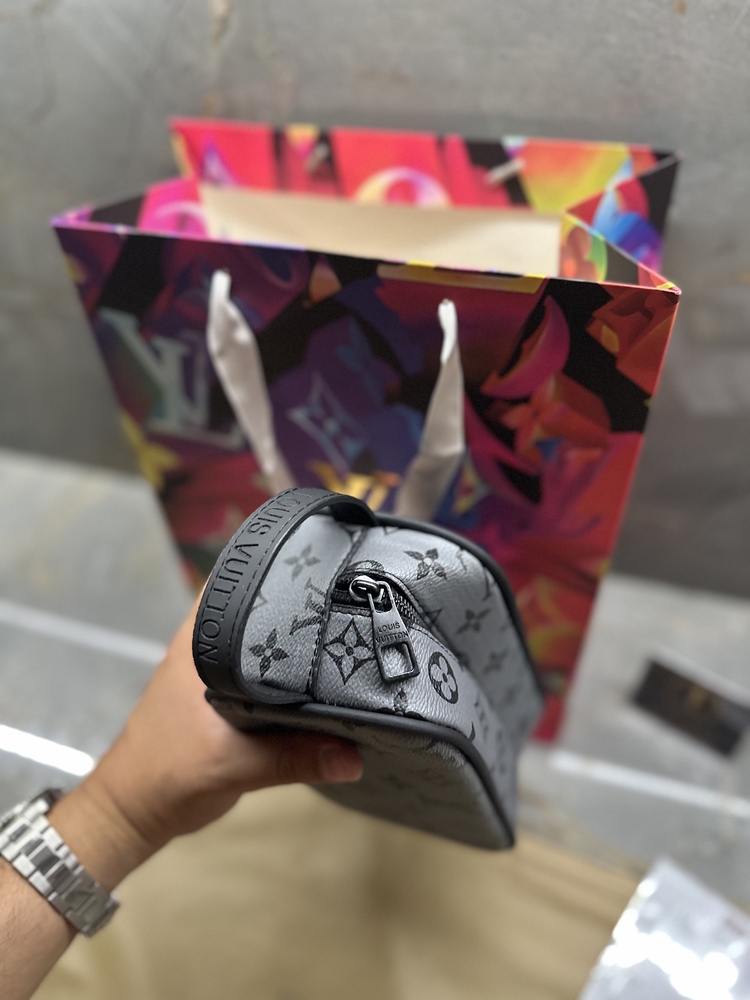 •Louis vuitton Gray El Çantası