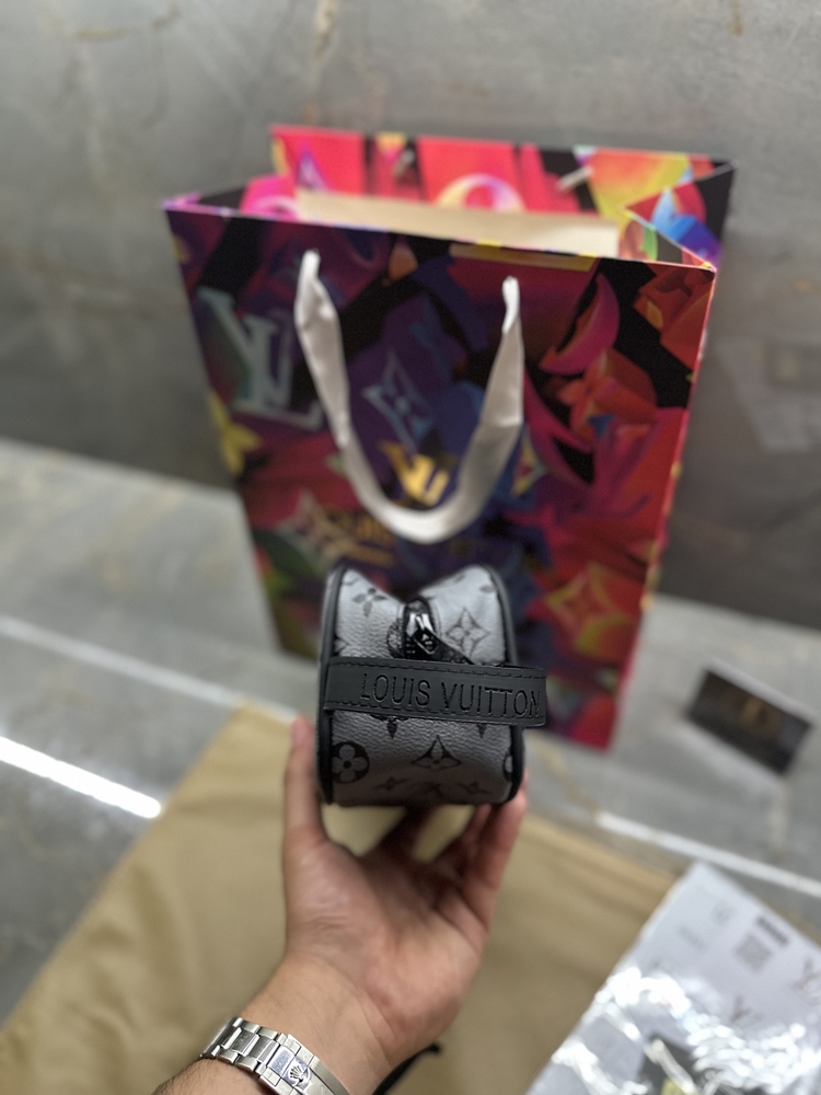 •Louis vuitton Gray El Çantası