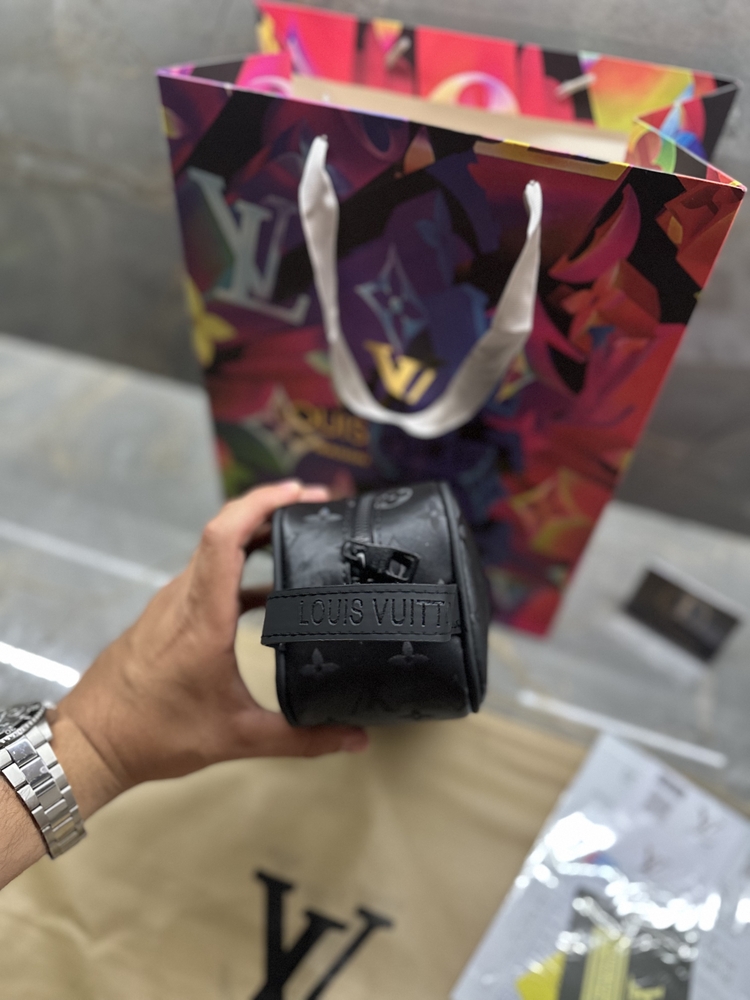 Louis Vuitton Hologram Dark El Çantası