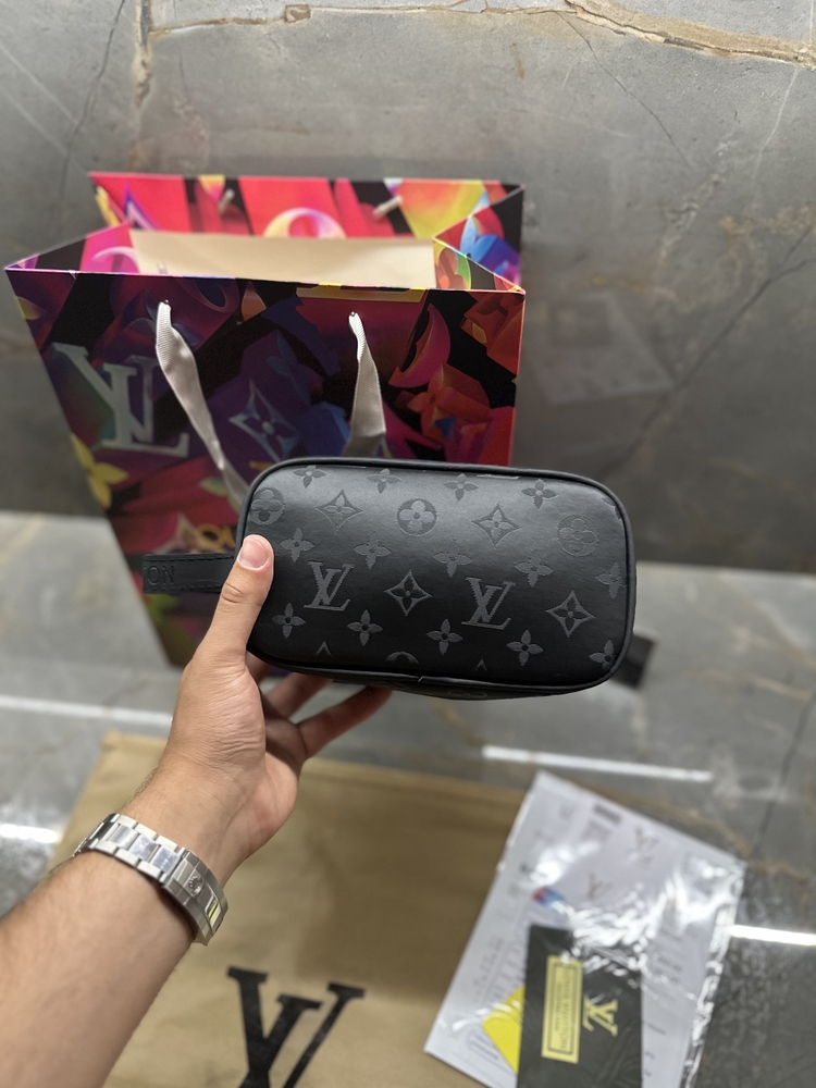 Louis Vuitton Hologram Dark El Çantası
