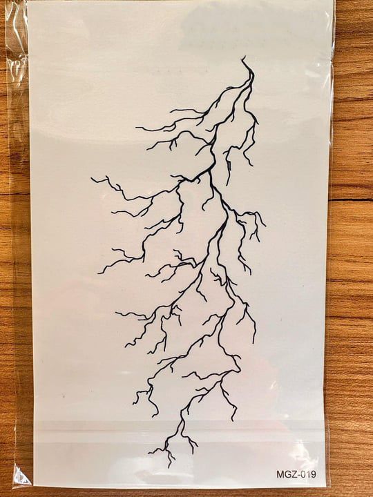 Yarı Kalıcı Orta Boy Yıldırım Desenli Kalp Dövmesi