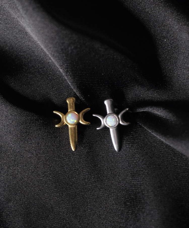 Moonblade Labret Piercing - Aley X Kaaida