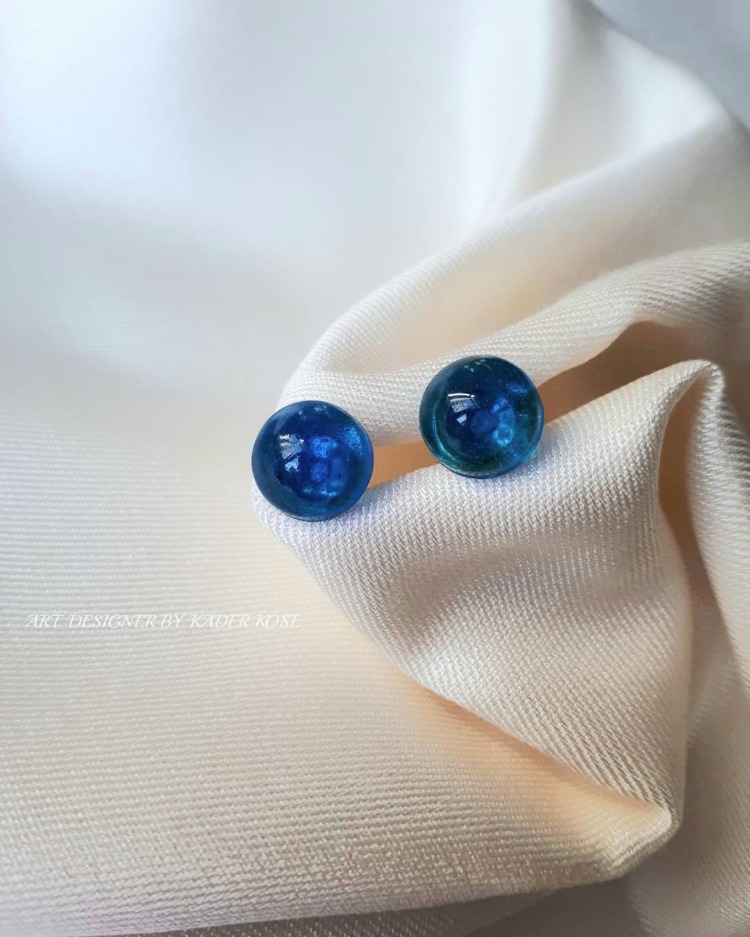 Kozmik Mavi | El Emeği Minimalist Top Küpe