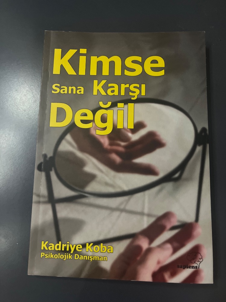Kimse Sana Karşı Değil İmzalı Kitap