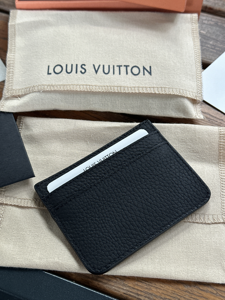 LV Kartlık Siyah %100 HAKİKİ DERİ (KUTULU, TOZ TORBALI)