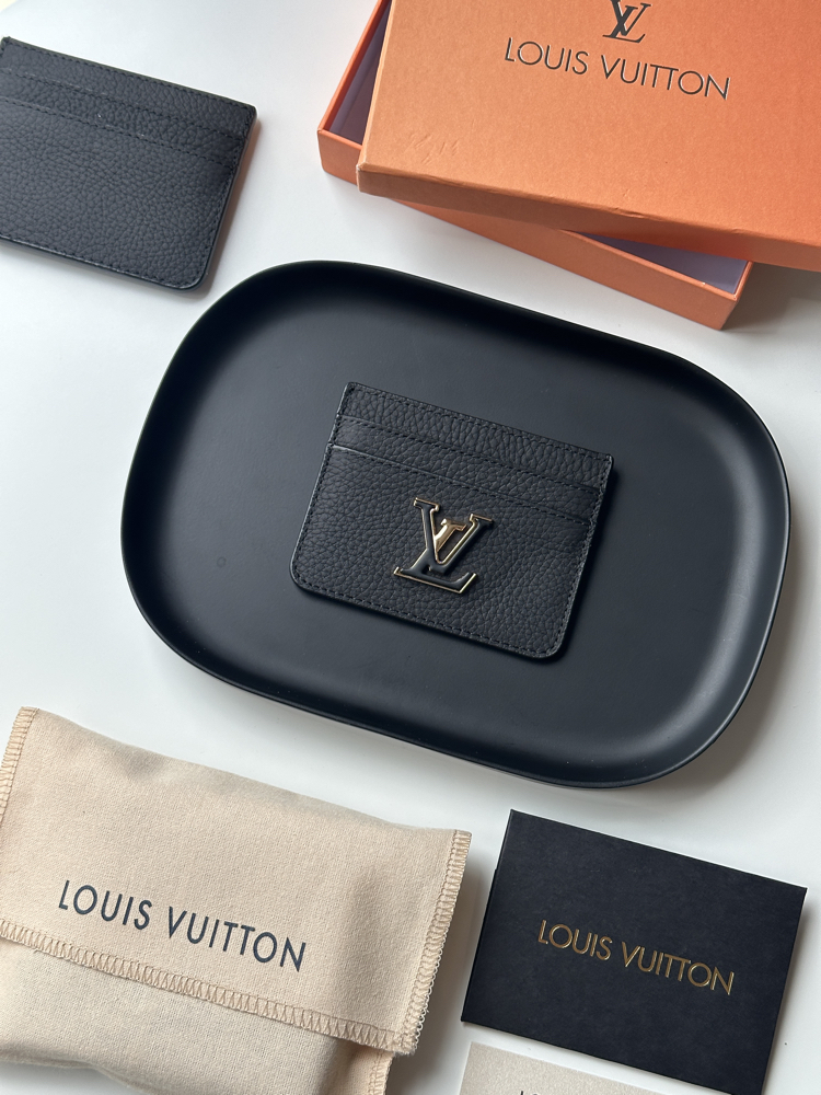 LV Kartlık Siyah %100 HAKİKİ DERİ (KUTULU, TOZ TORBALI)