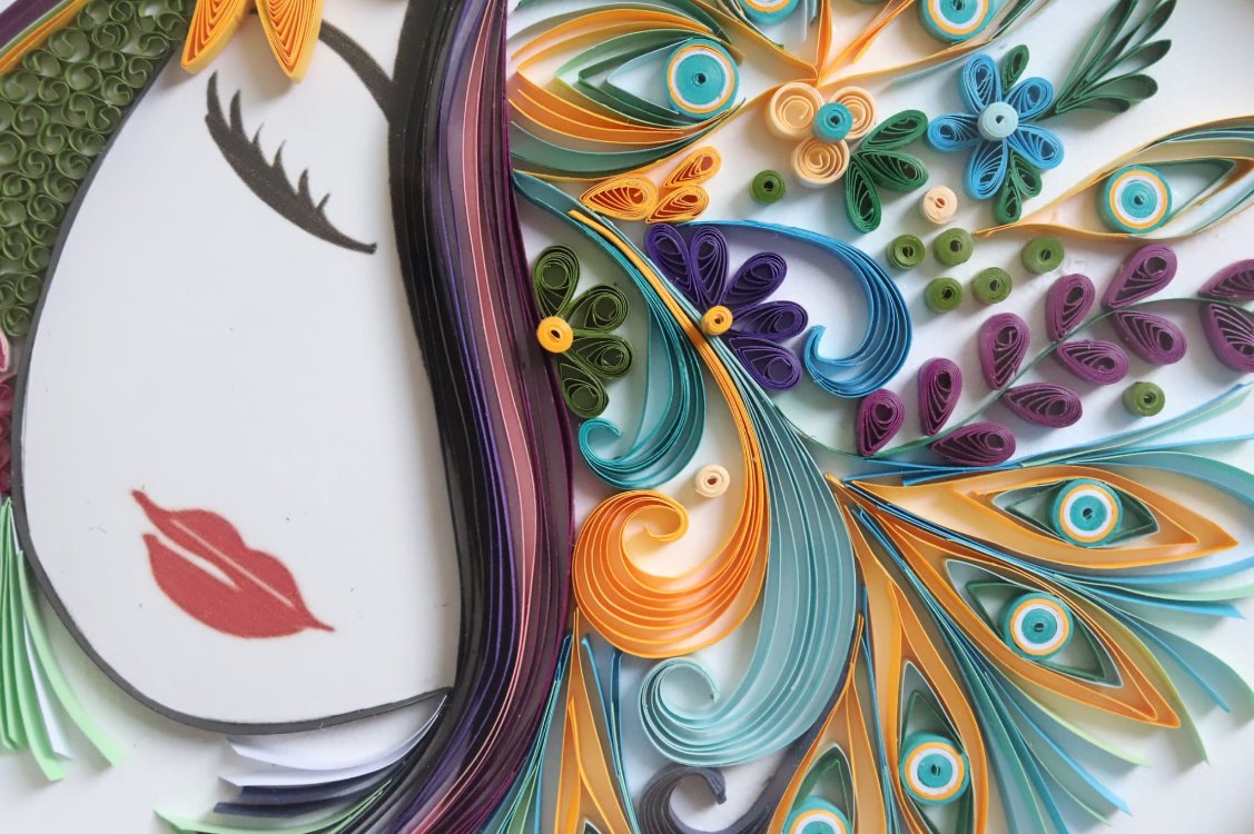 Kağıt Telkari (Quilling) Sanatı: Renkli Çiçek Kompozisyonlu Kadın Portresi