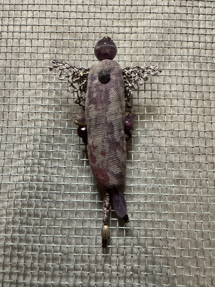 Lavantalı Melek Broş