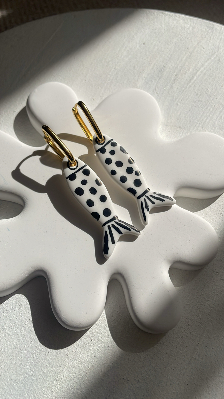 Cool Catch (polka dots)