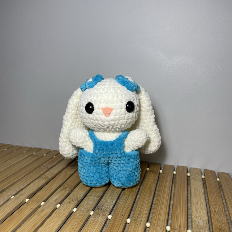 Tulumlu Tavşan Amigurumi (Beyaz)