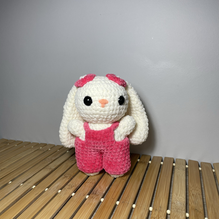 Tulumlu Tavşan Amigurumi (Beyaz)