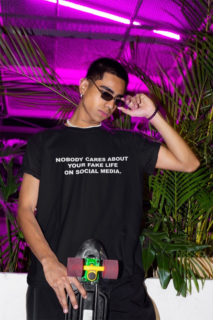 Social Media - T-Shirt