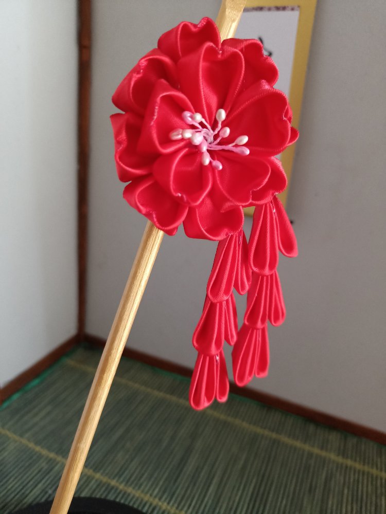 Katmerli Sakura Saç Şişi Kırmızı