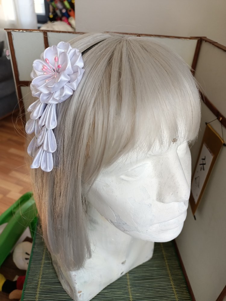 Katmerli Sakura Taç Beyaz