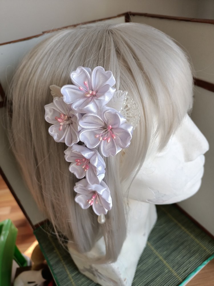Beyaz Kanzashi Buket Toka