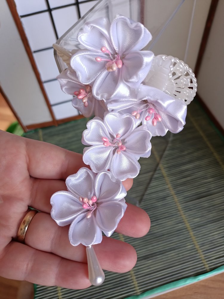 Beyaz Kanzashi Buket Toka