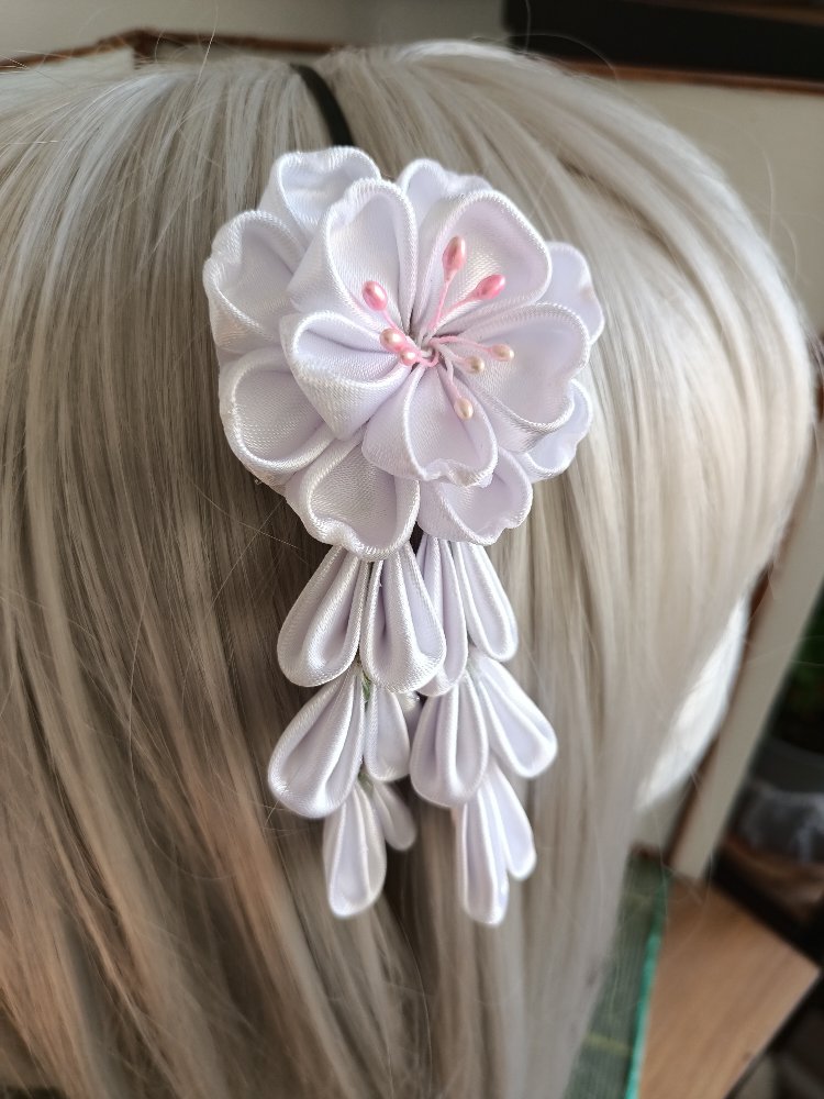 Katmerli Sakura Taç Beyaz