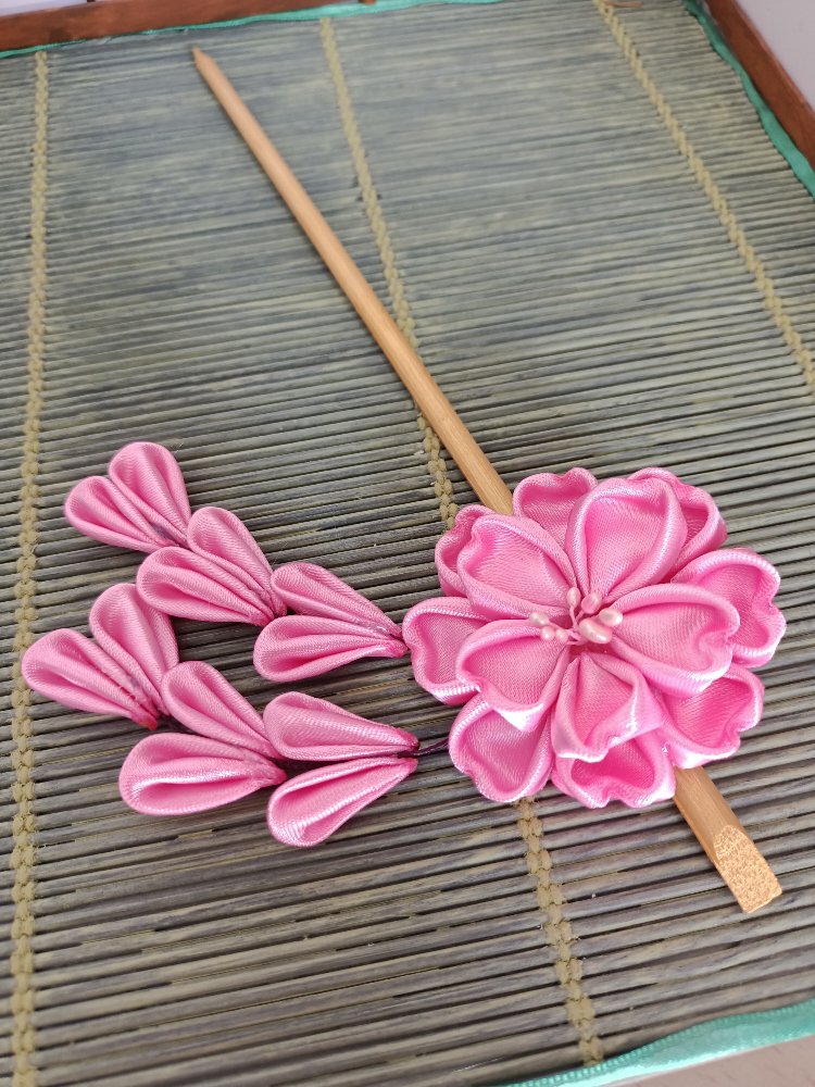 Katmerli Sakura Saç Şişi Pembe