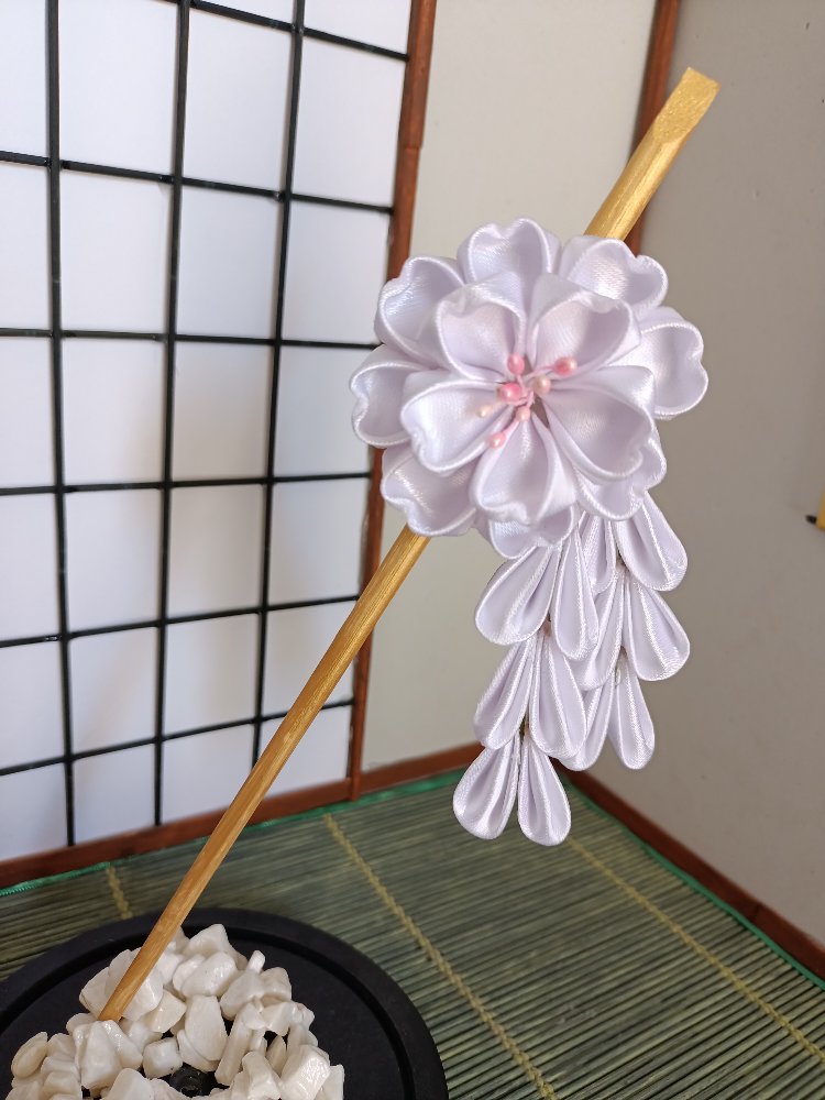 Katmerli Sakura Saç Şişi Beyaz