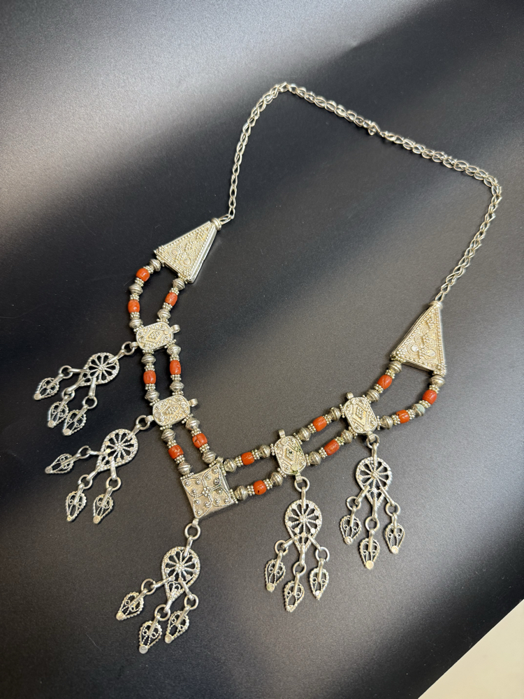 Gümüş mercan taşlı kolye (30 cm)