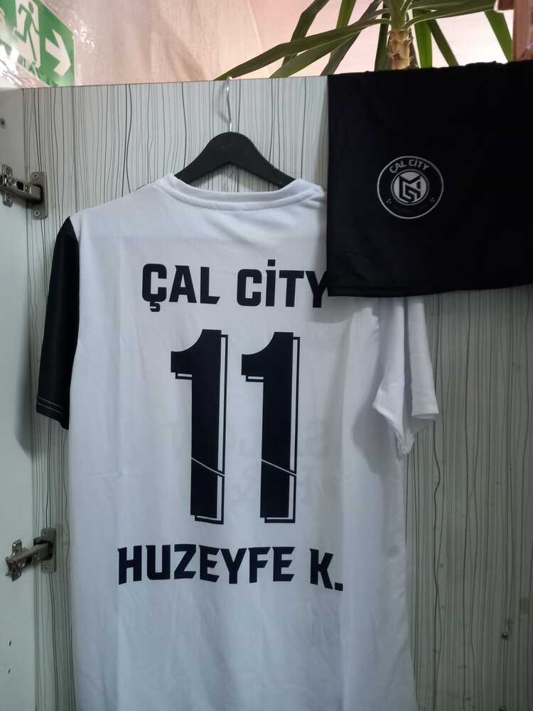 KİŞİYE ÖZEL FUTBOL FORMASI ŞORTLU TAKIM ADET 1
