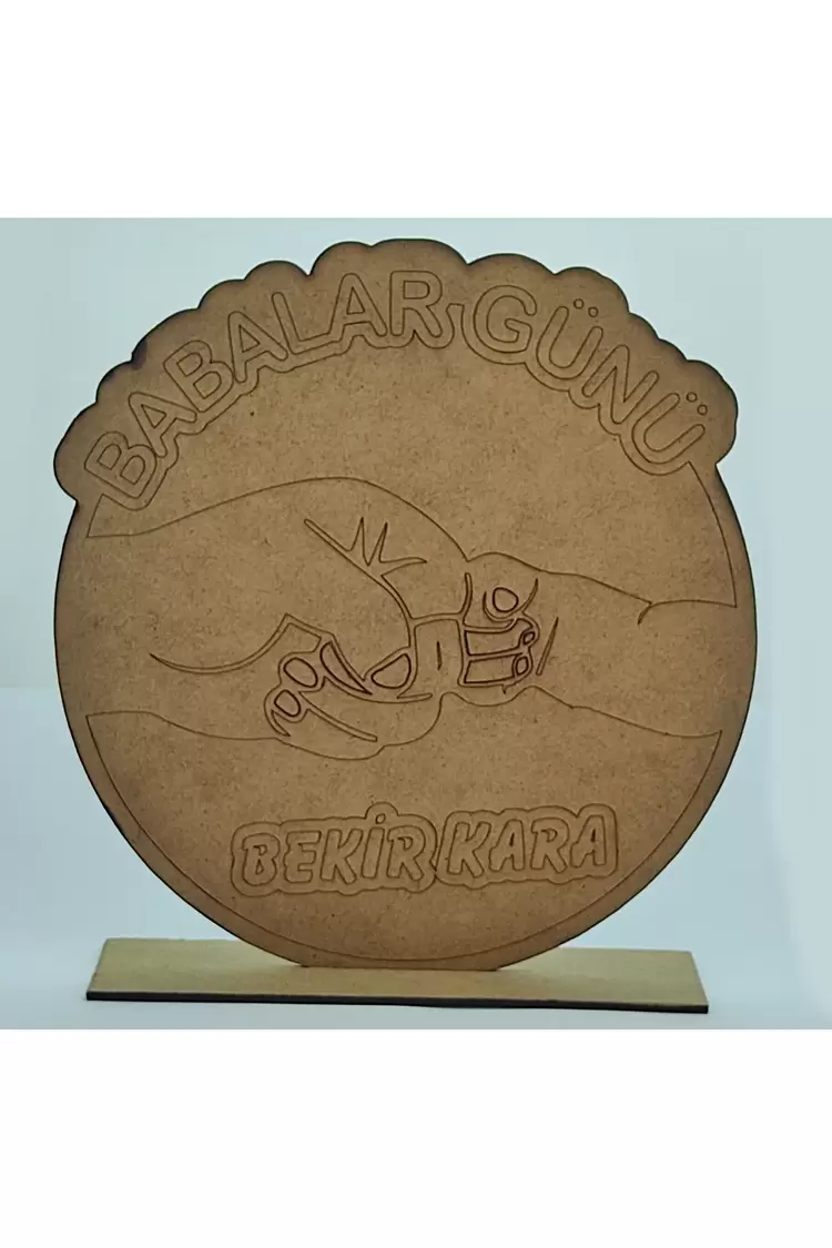 BABALAR GÜNÜ İÇİN İSİM YAZILI MDF AHŞAP GÖRÜNÜMLÜ MASA YAZISI 23X24CM