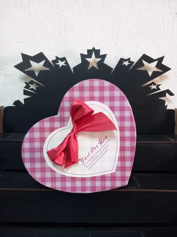 PEMBE RENK KARE ŞEKİLLİ KALPLİ KUTU 