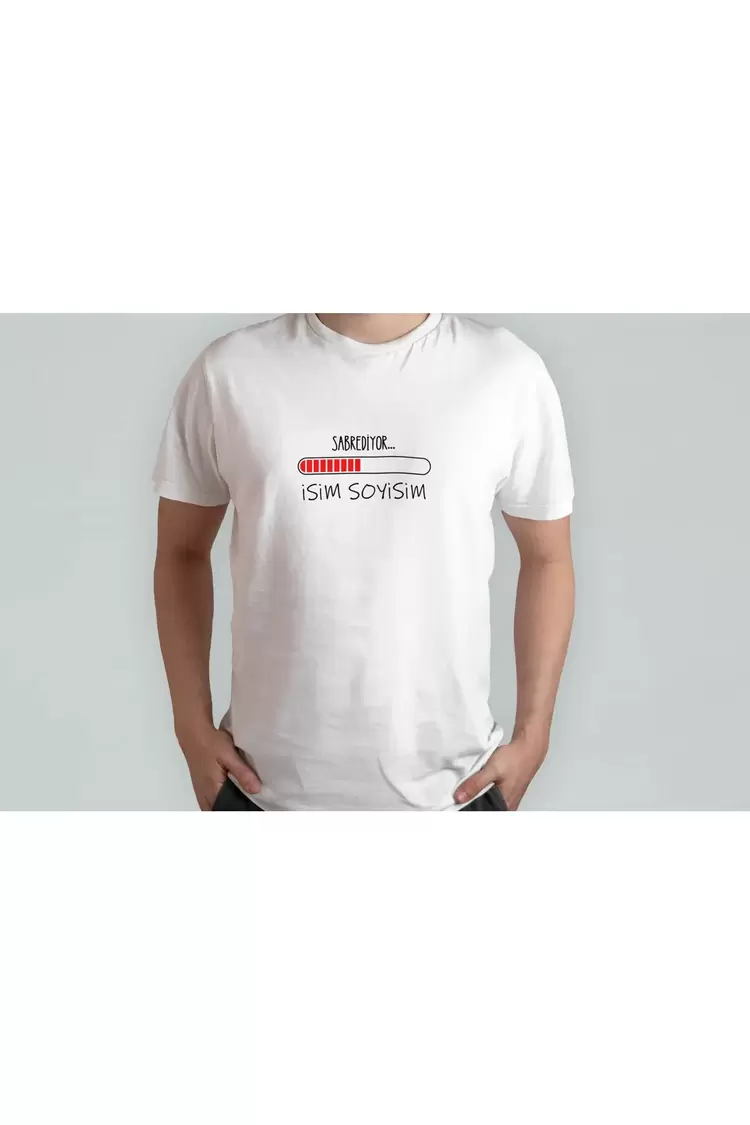 Sabrediyor Baskılı T-Shirt İsimli