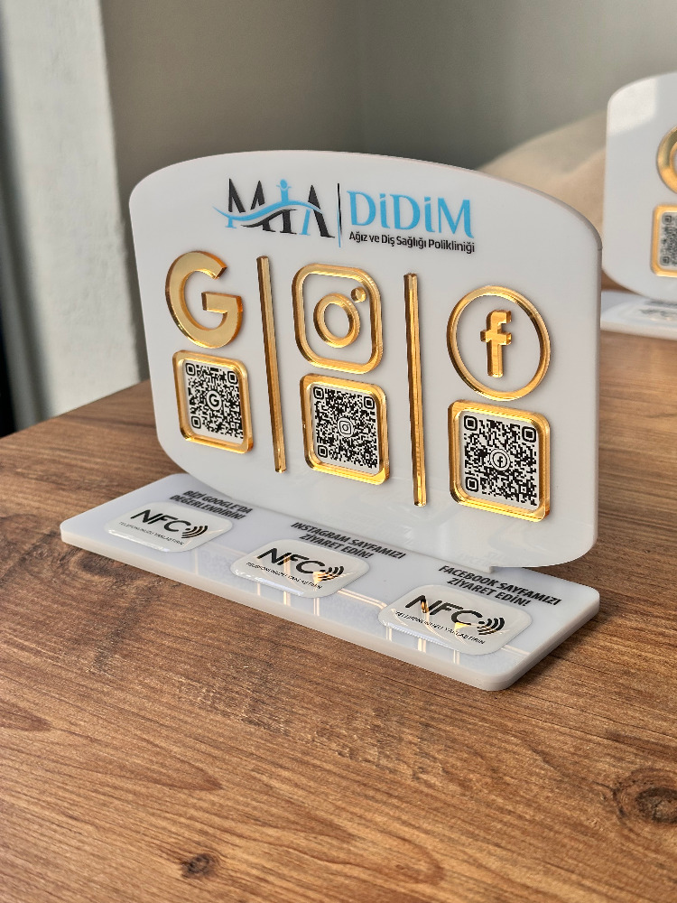 3 QR & NFC Özellikli PleksiGlass Stant Yatay Oval Tasarımlı