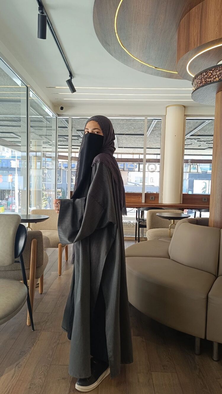 Gri çizgili abaya 