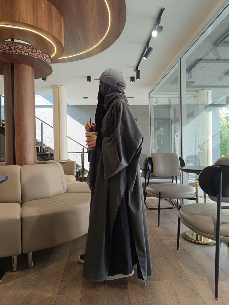 Gri çizgili abaya 